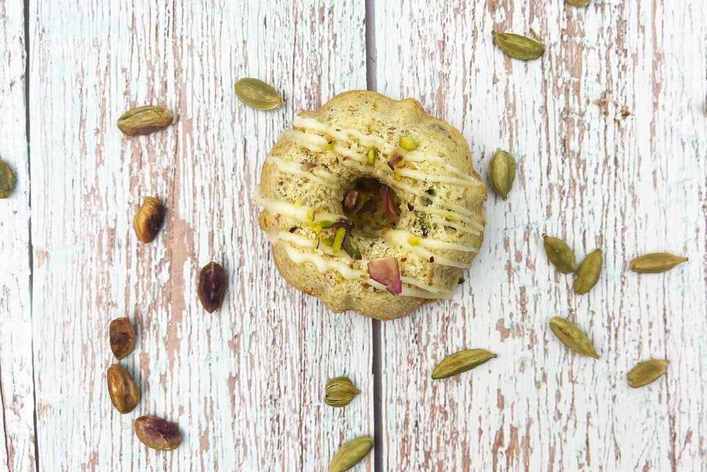 Pistachio Cardamom Keto Muffin - كيتو كيك الفستق بالهيل عربي - Mom it KeTo Go